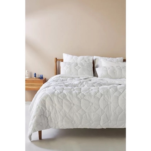 Anthropologie Estie Voile Quilt sz Queen NWT - Picture 1 of 13